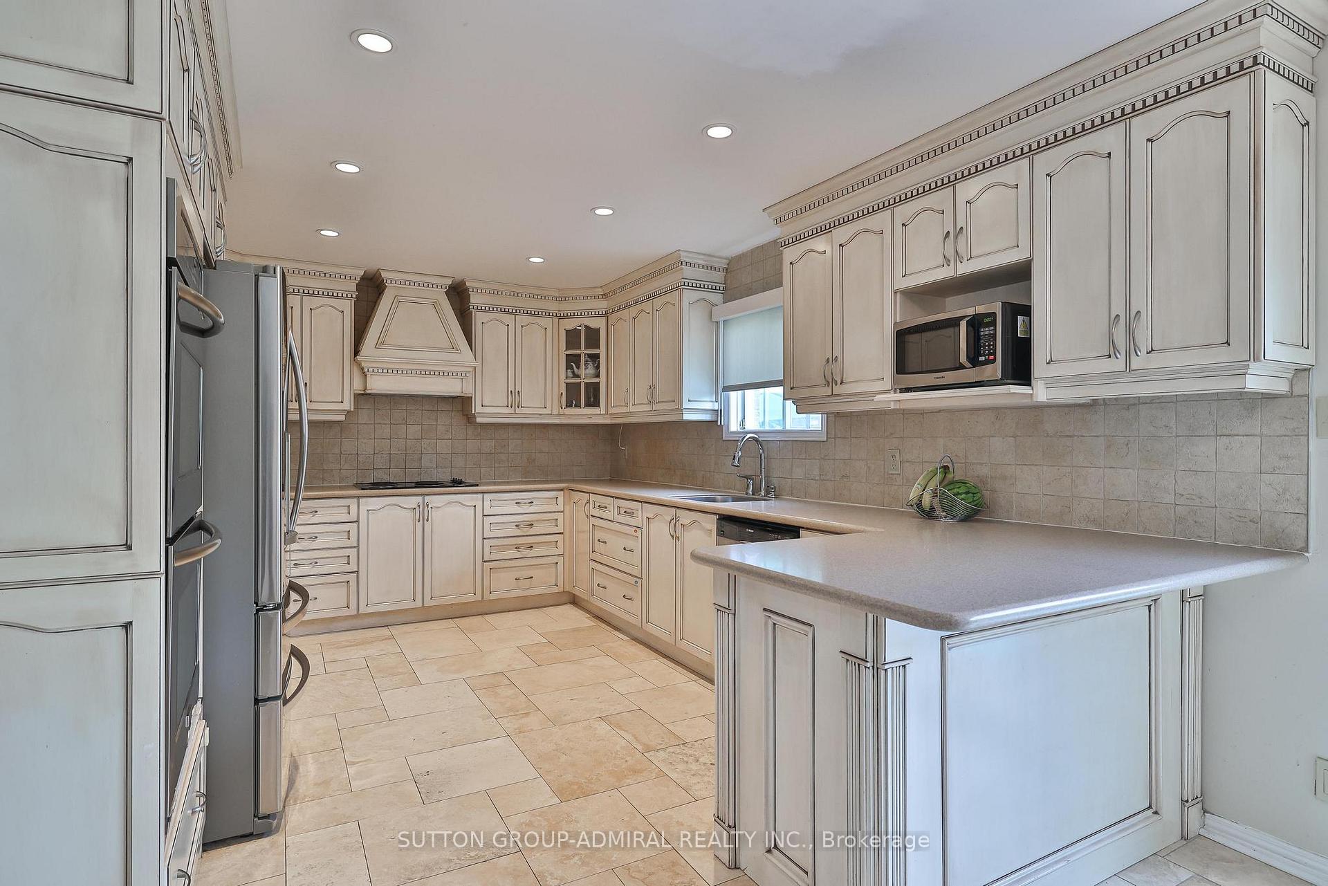 Photo 17 of 19 Bevshire Circle, Vaughan, Crestwood-Springfarm-Yorkhill — HOMEH