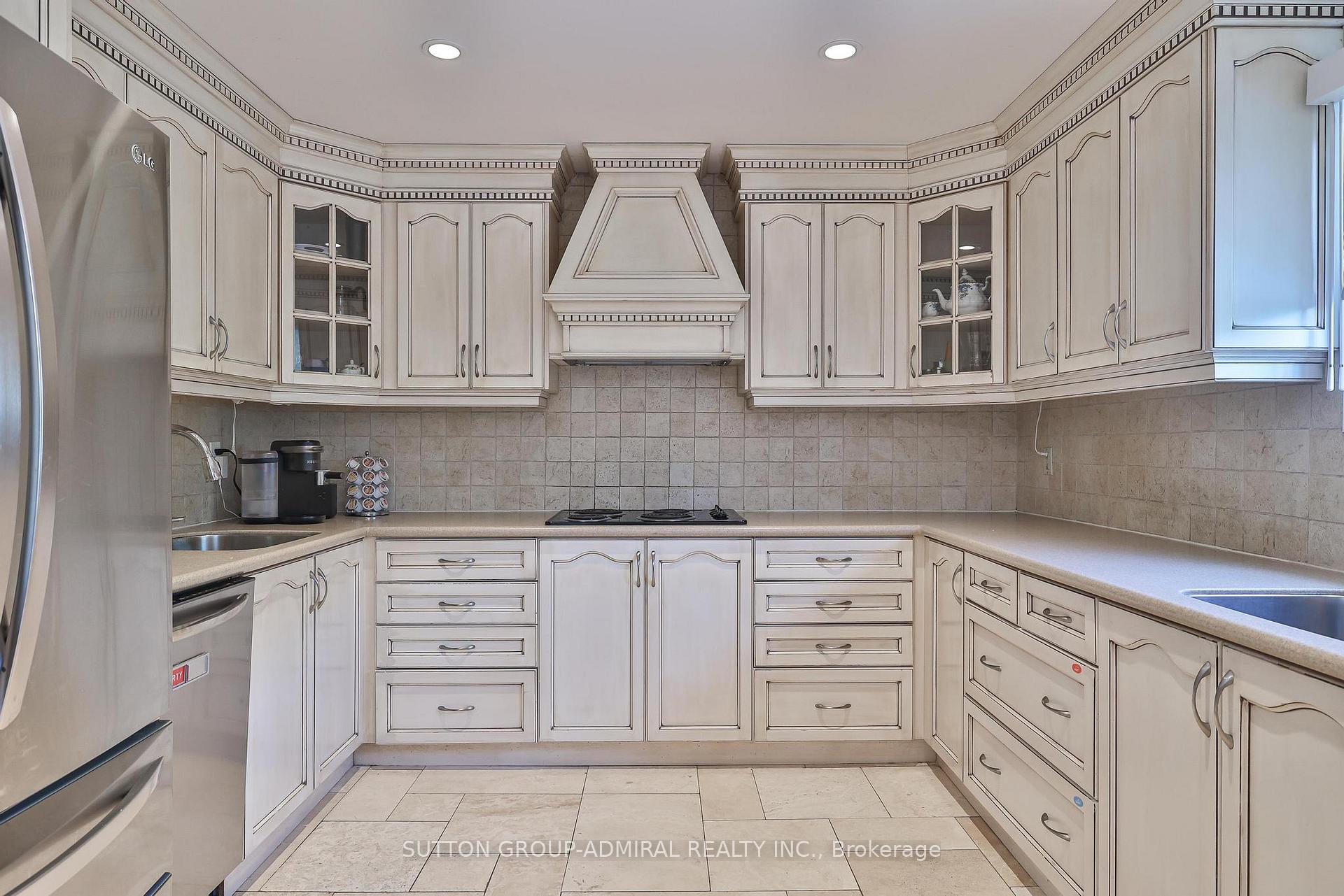 Photo 18 of 19 Bevshire Circle, Vaughan, Crestwood-Springfarm-Yorkhill — HOMEH