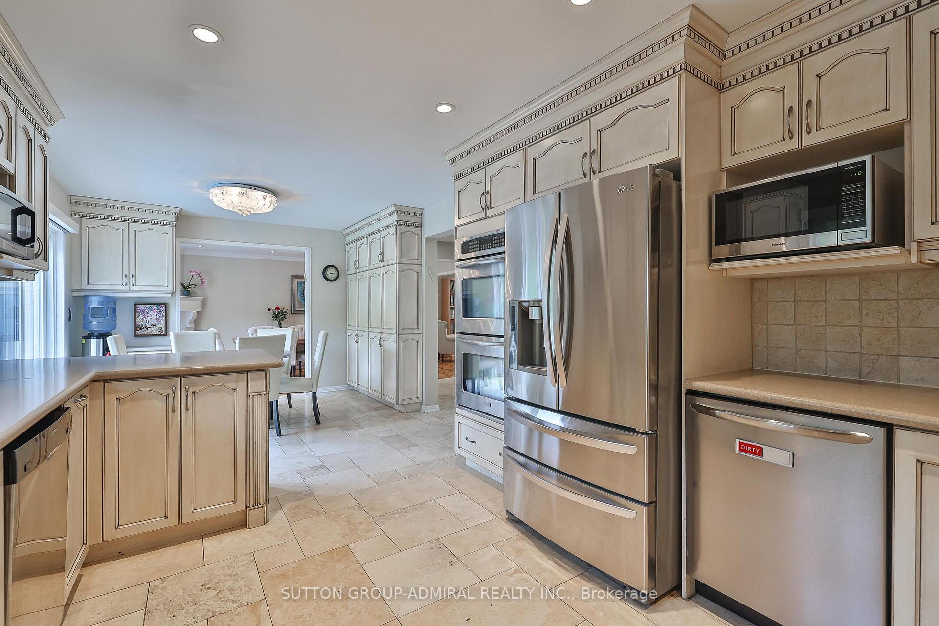 Photo 20 of 19 Bevshire Circle, Vaughan, Crestwood-Springfarm-Yorkhill — HOMEH
