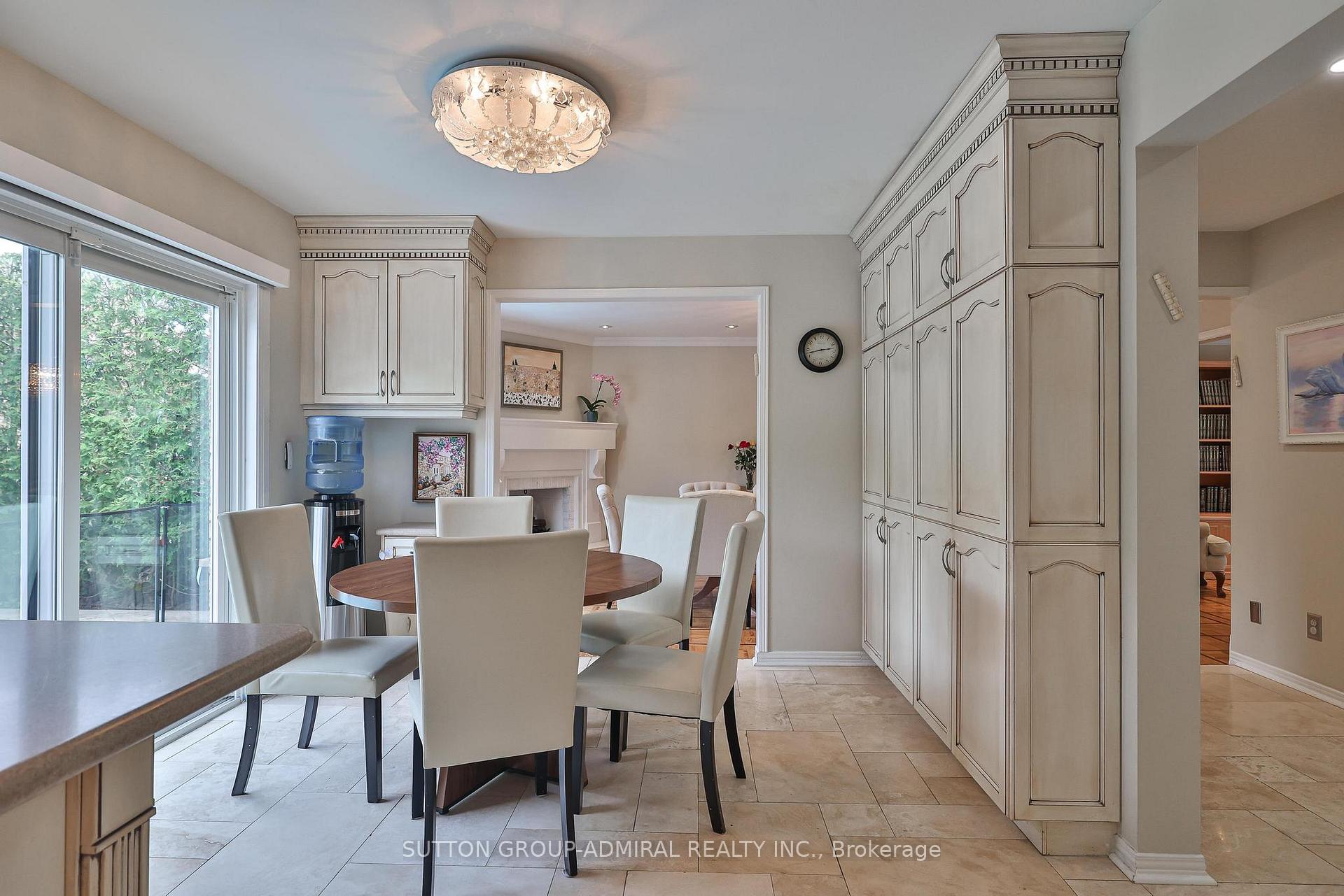 Photo 21 of 19 Bevshire Circle, Vaughan, Crestwood-Springfarm-Yorkhill — HOMEH