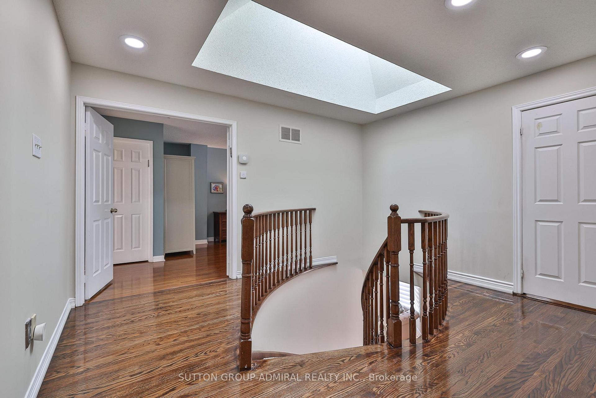 Photo 24 of 19 Bevshire Circle, Vaughan, Crestwood-Springfarm-Yorkhill — HOMEH