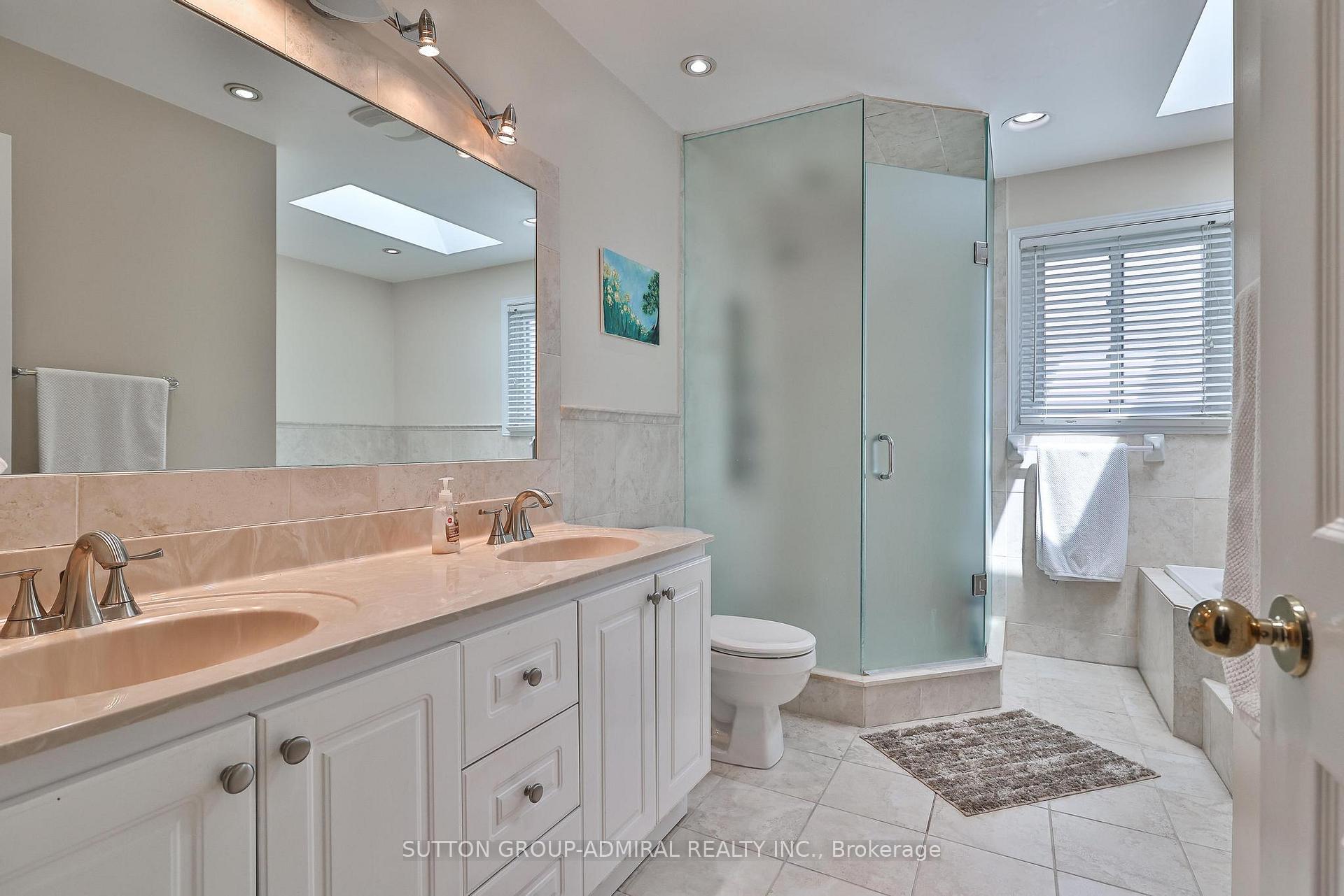 Photo 28 of 19 Bevshire Circle, Vaughan, Crestwood-Springfarm-Yorkhill — HOMEH