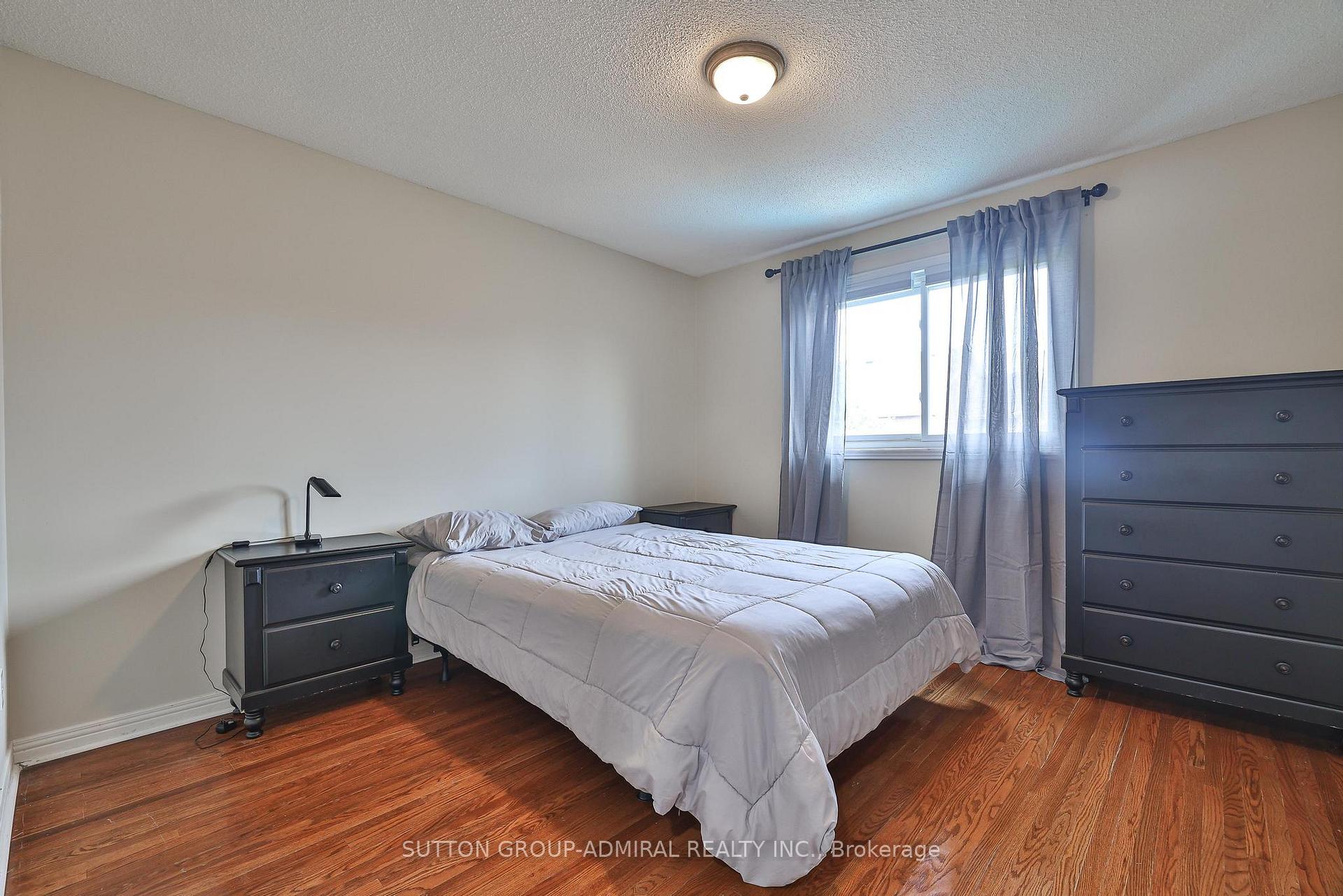 Photo 32 of 19 Bevshire Circle, Vaughan, Crestwood-Springfarm-Yorkhill — HOMEH