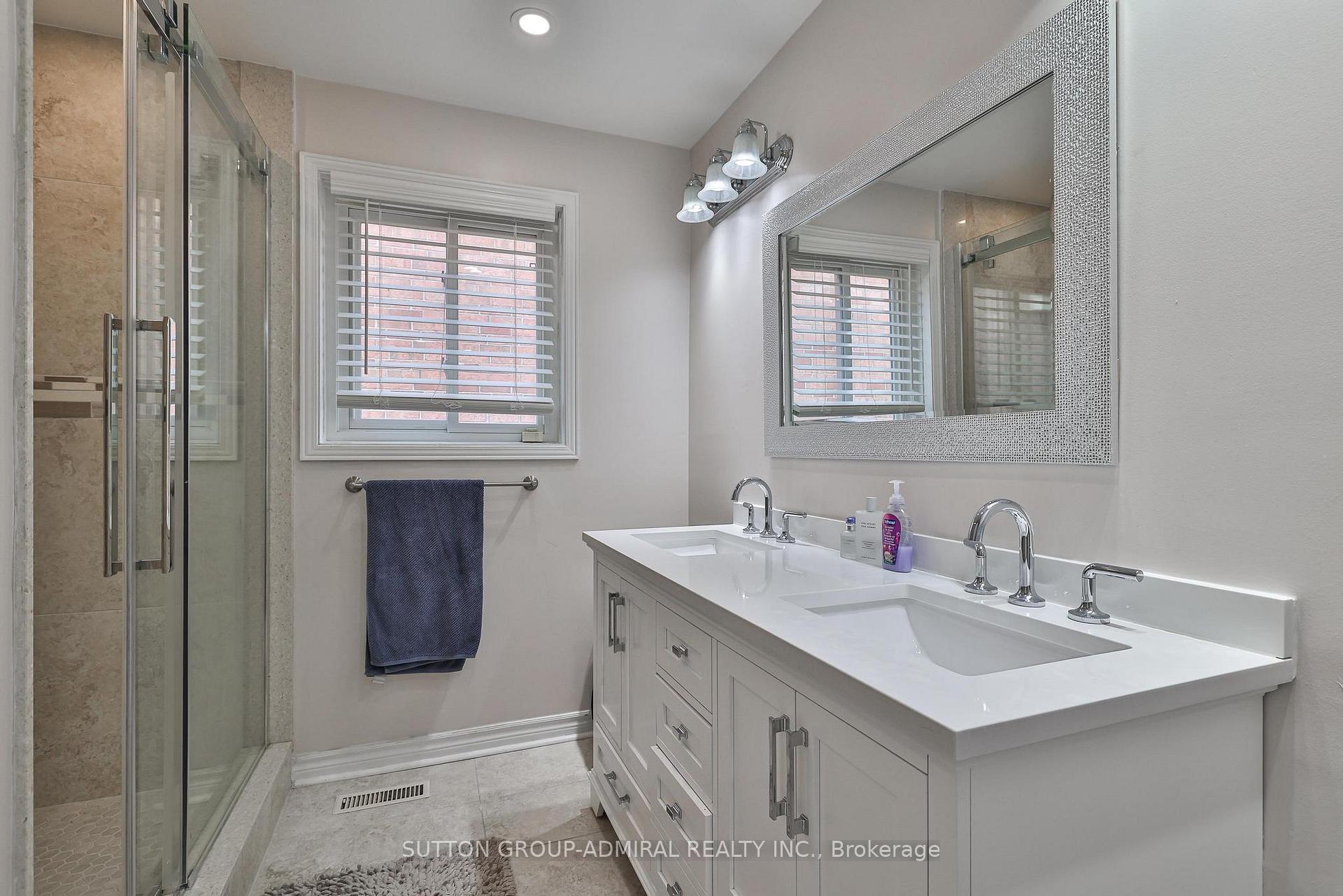 Photo 34 of 19 Bevshire Circle, Vaughan, Crestwood-Springfarm-Yorkhill — HOMEH