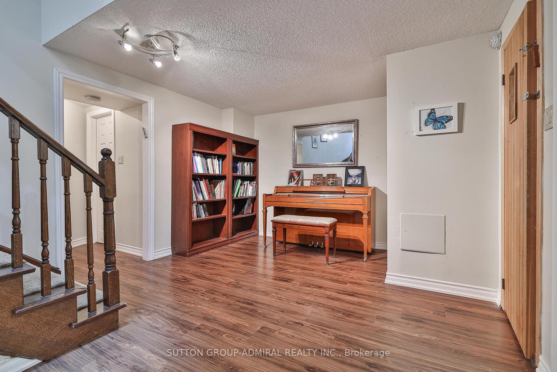 Photo 35 of 19 Bevshire Circle, Vaughan, Crestwood-Springfarm-Yorkhill — HOMEH