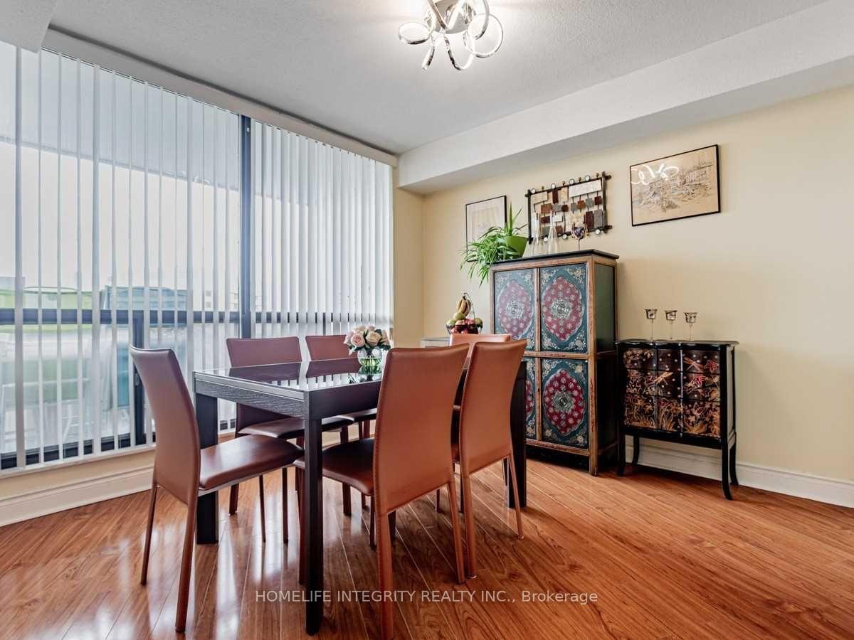 Photo 4 of Unit 904, 150 Neptune Drive, Toronto, Englemount-Lawrence — HOMEH