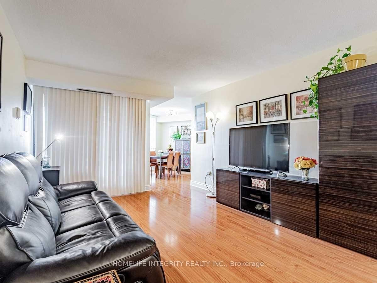 Photo 5 of Unit 904, 150 Neptune Drive, Toronto, Englemount-Lawrence — HOMEH