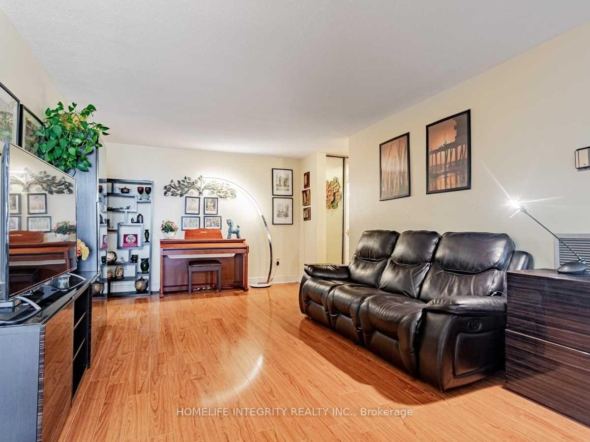 Photo 6 of Unit 904, 150 Neptune Drive, Toronto, Englemount-Lawrence — HOMEH