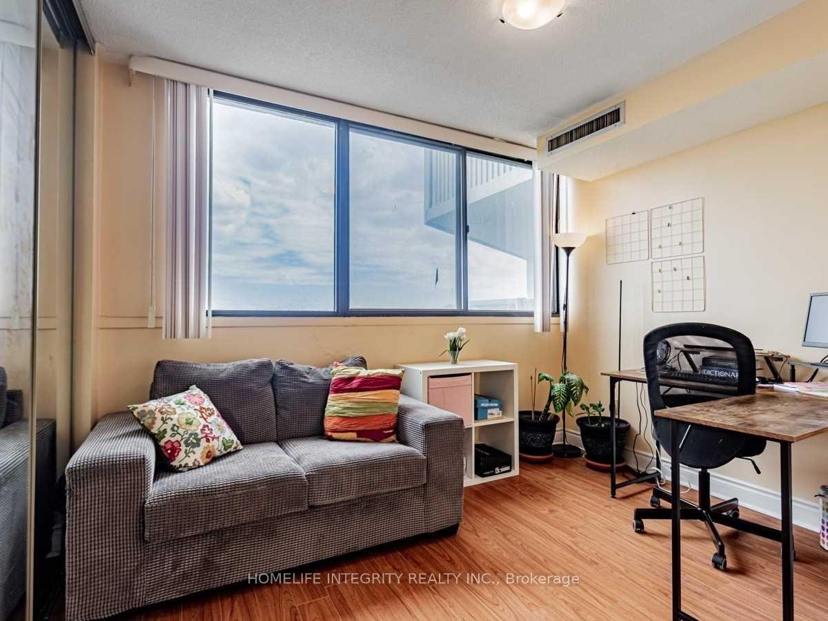 Photo 7 of Unit 904, 150 Neptune Drive, Toronto, Englemount-Lawrence — HOMEH