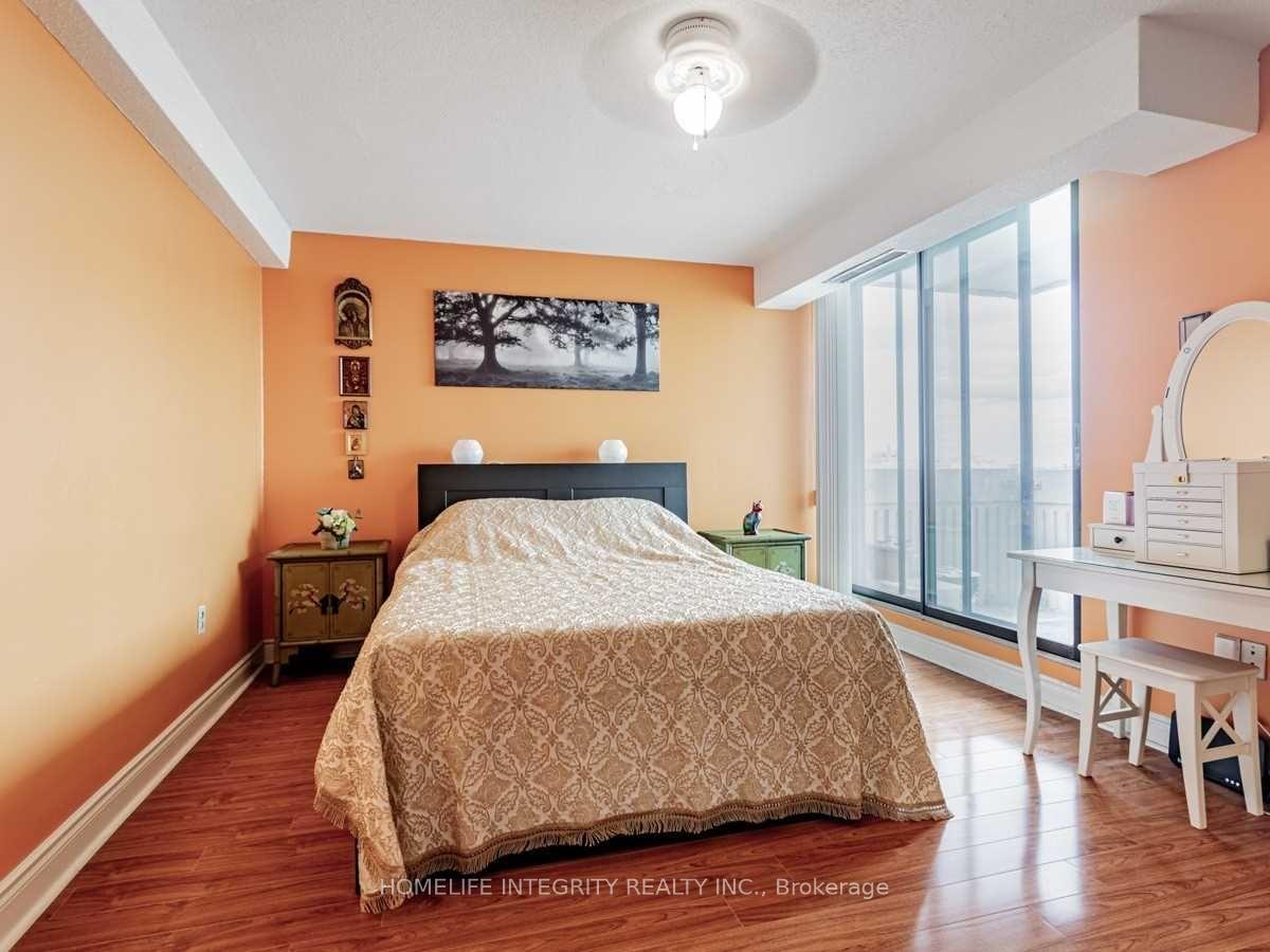 Photo 9 of Unit 904, 150 Neptune Drive, Toronto, Englemount-Lawrence — HOMEH