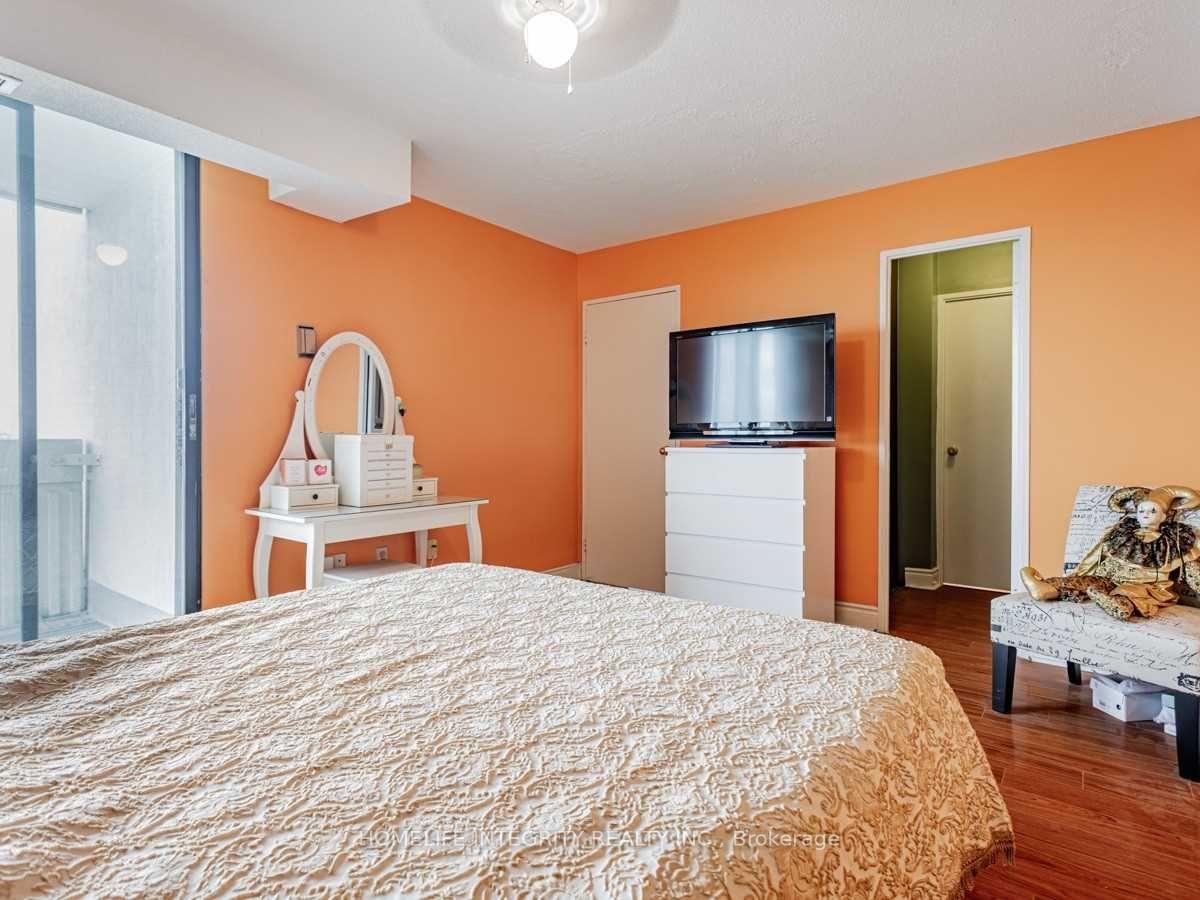 Photo 10 of Unit 904, 150 Neptune Drive, Toronto, Englemount-Lawrence — HOMEH