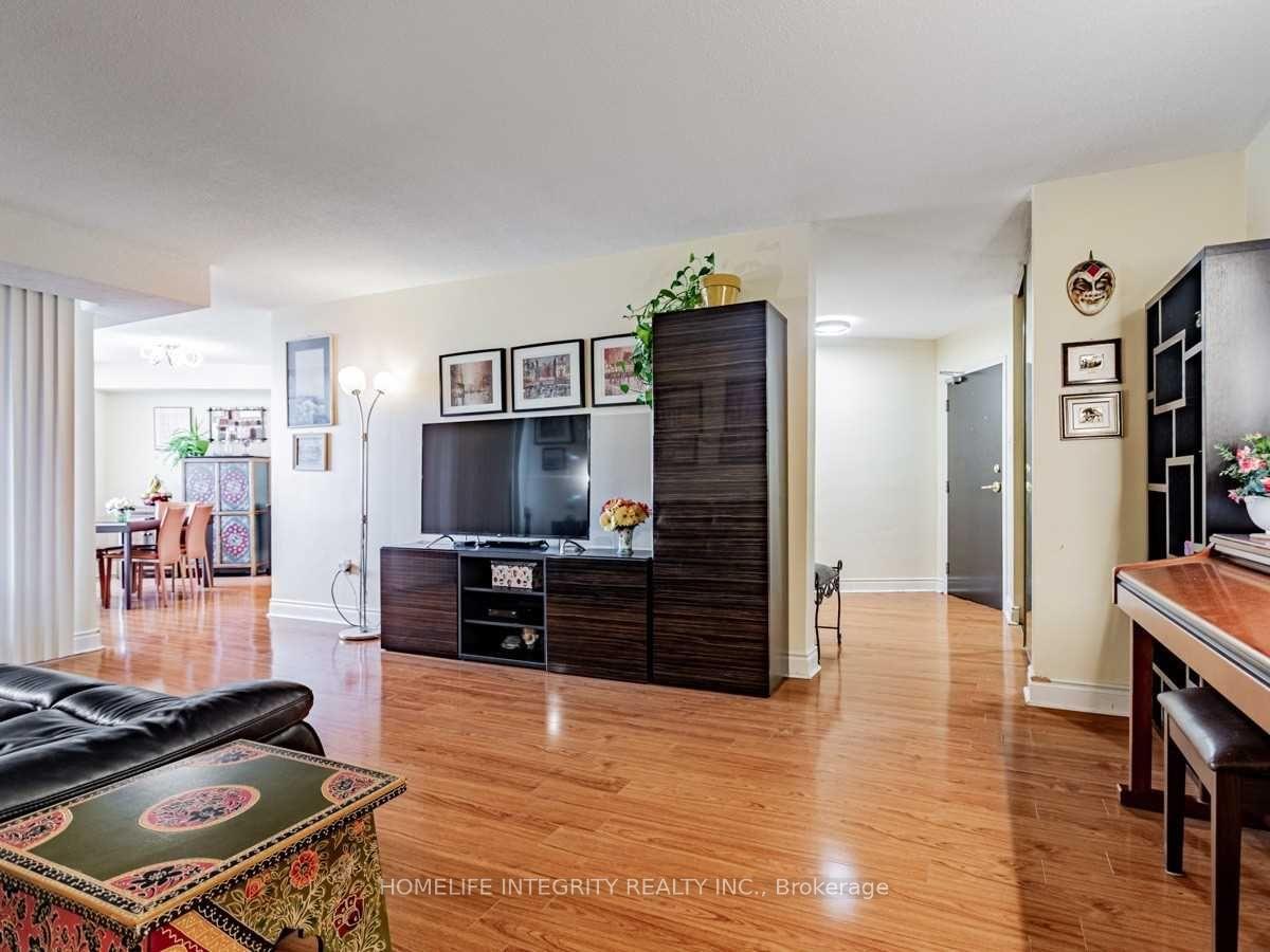 Photo 14 of Unit 904, 150 Neptune Drive, Toronto, Englemount-Lawrence — HOMEH