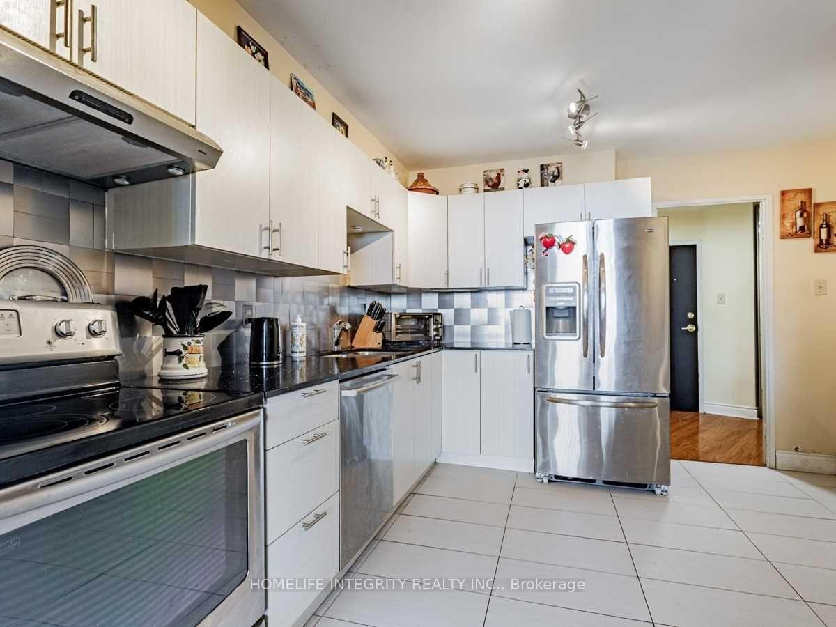 Photo 16 of Unit 904, 150 Neptune Drive, Toronto, Englemount-Lawrence — HOMEH