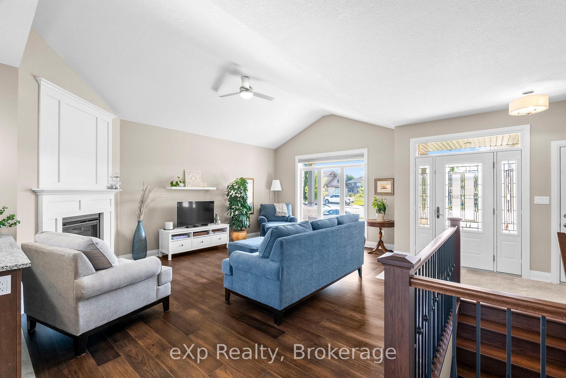 Photo 2 of 127 Doug'S Crescent, Wellington North, Mount Forest — HOMEH
