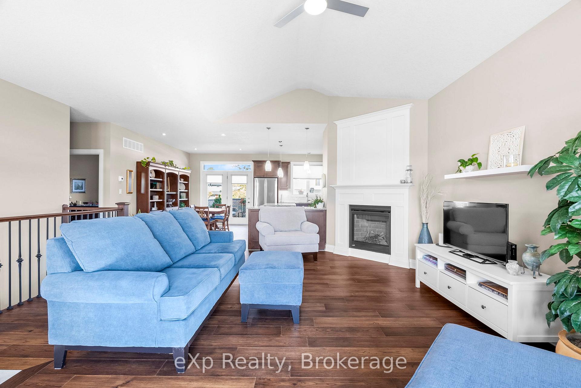 Photo 4 of 127 Doug'S Crescent, Wellington North, Mount Forest — HOMEH