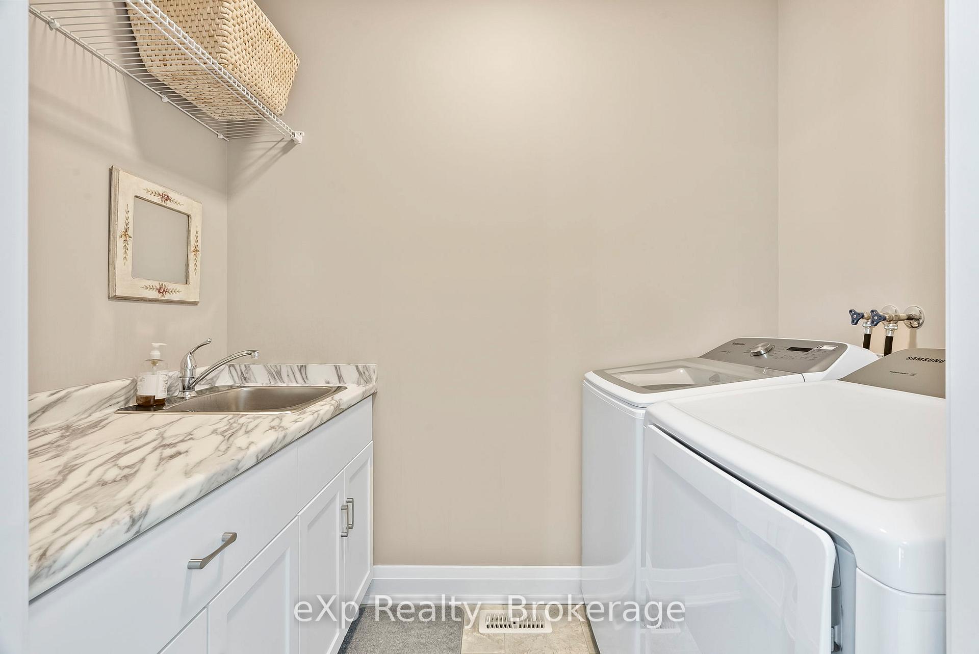 Photo 6 of 127 Doug'S Crescent, Wellington North, Mount Forest — HOMEH
