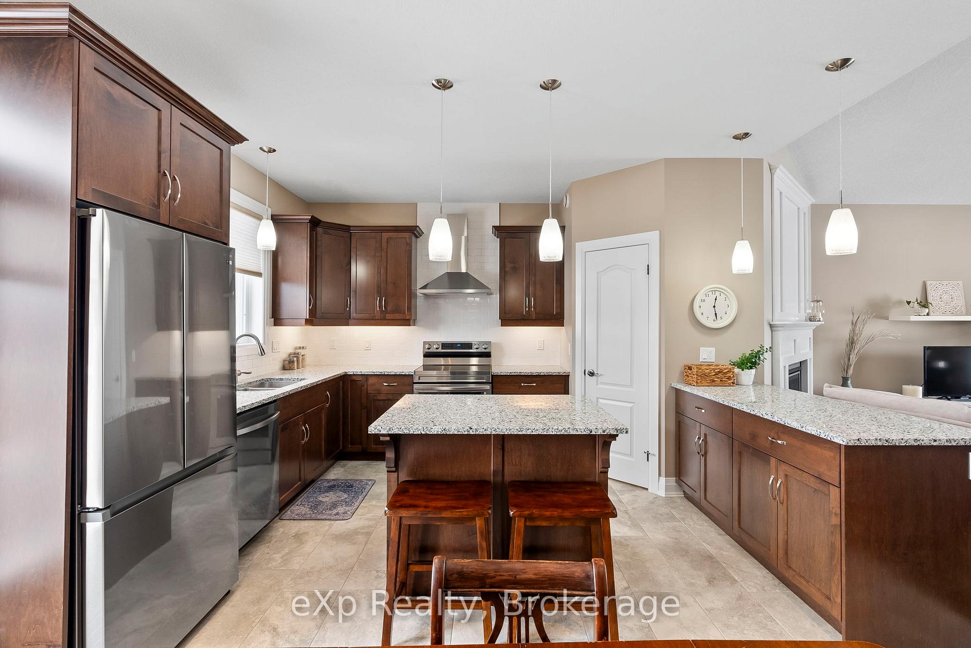 Photo 8 of 127 Doug'S Crescent, Wellington North, Mount Forest — HOMEH