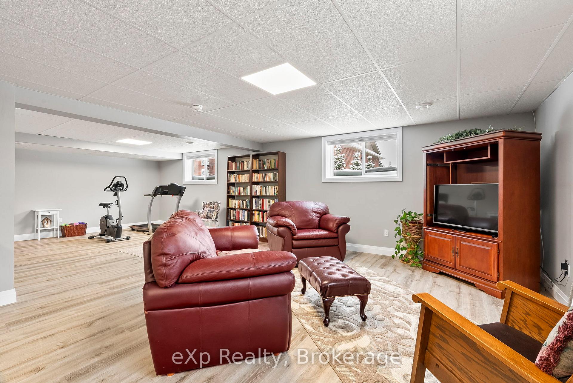 Photo 18 of 127 Doug'S Crescent, Wellington North, Mount Forest — HOMEH