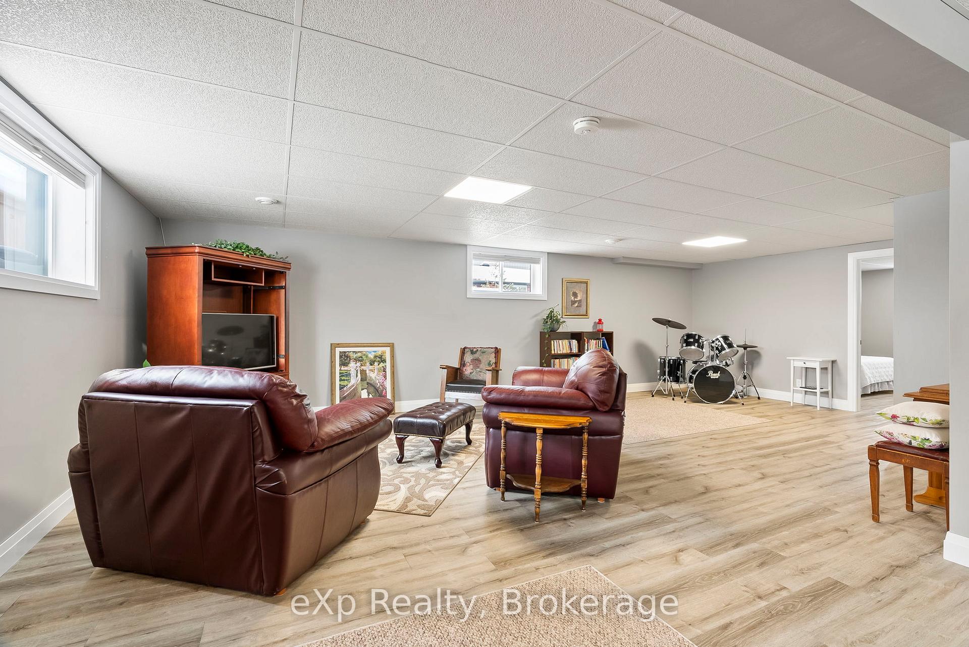Photo 21 of 127 Doug'S Crescent, Wellington North, Mount Forest — HOMEH