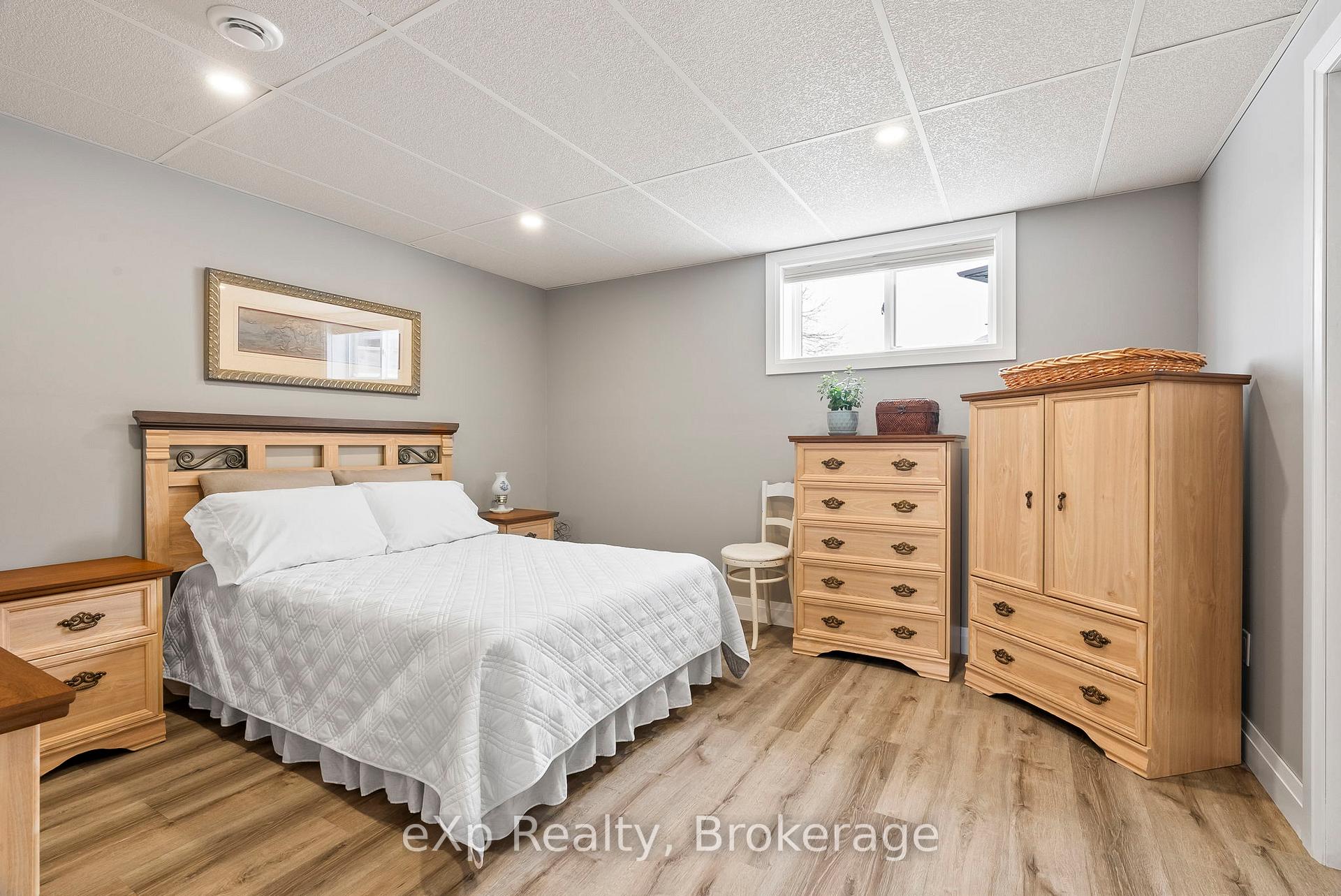 Photo 22 of 127 Doug'S Crescent, Wellington North, Mount Forest — HOMEH