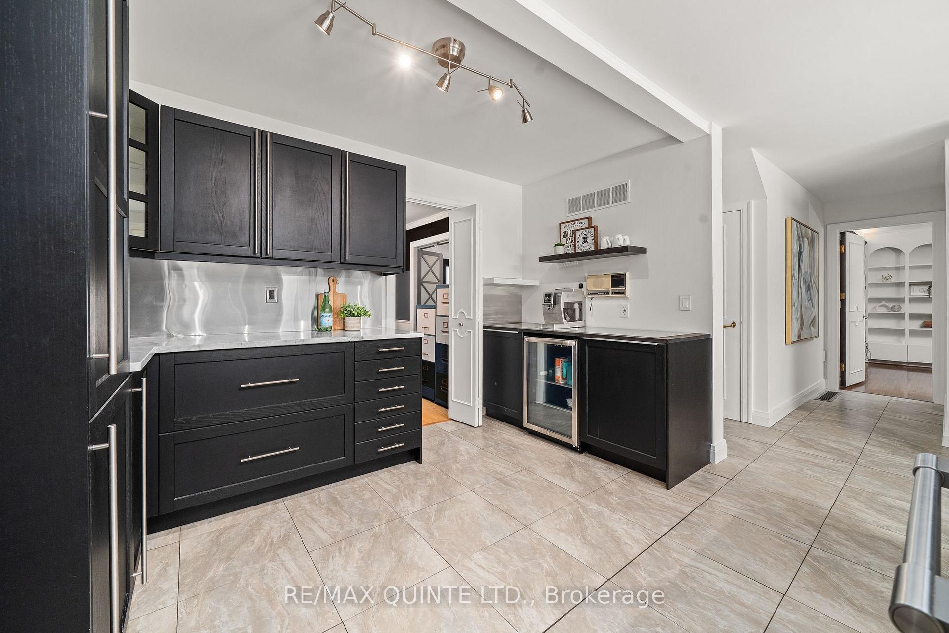 Photo 6 of 22 Forest Hill Crescent, Belleville, Belleville Ward — HOMEH