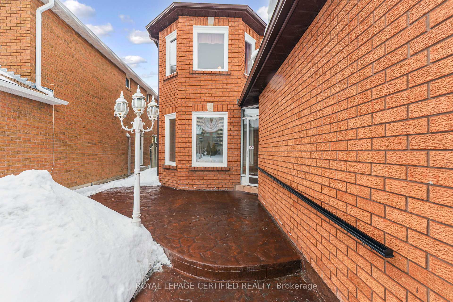 Photo 2 of 116 Malta Avenue, Brampton, Fletcher's Creek South — HOMEH