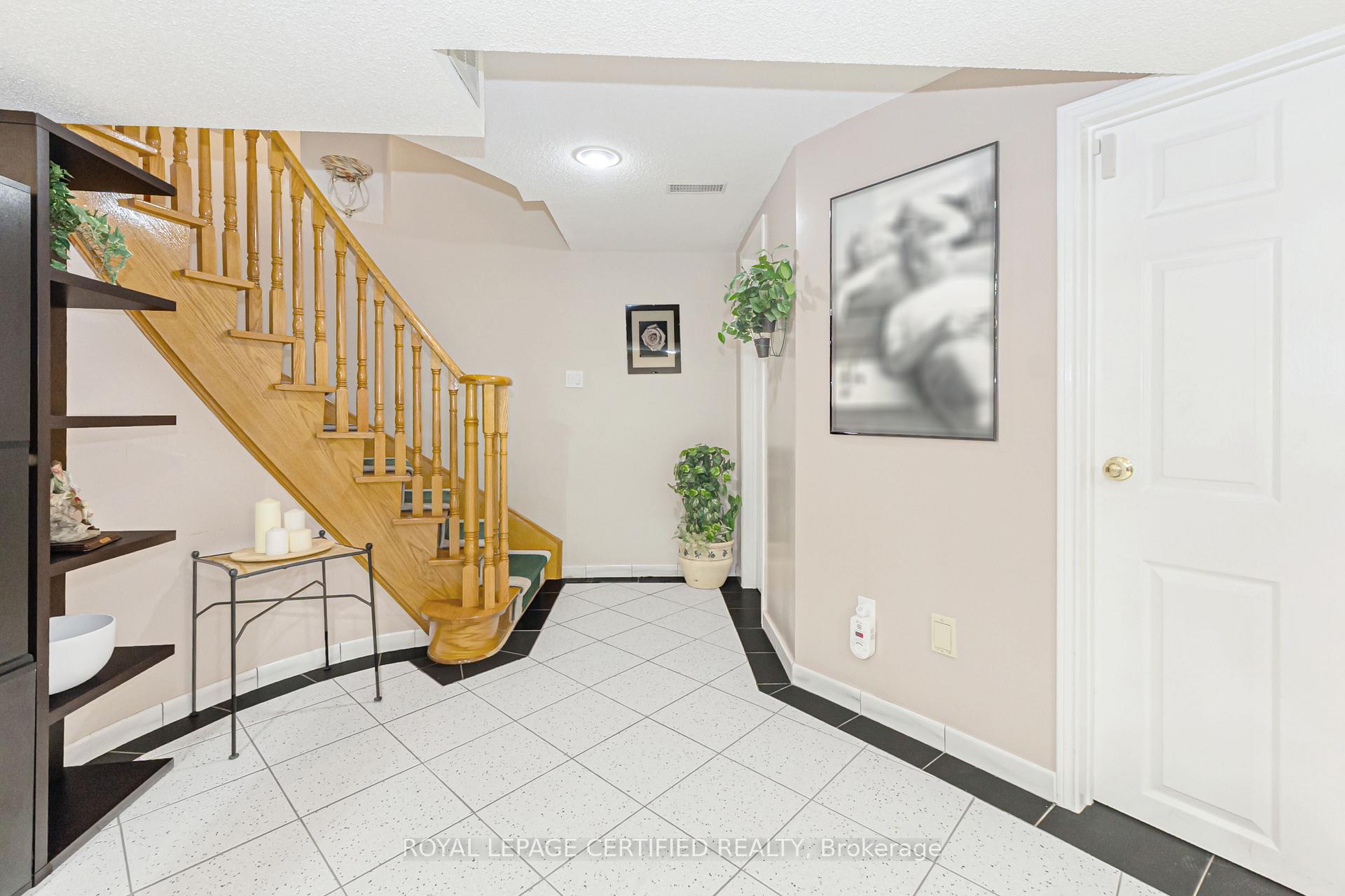 Photo 4 of 116 Malta Avenue, Brampton, Fletcher's Creek South — HOMEH