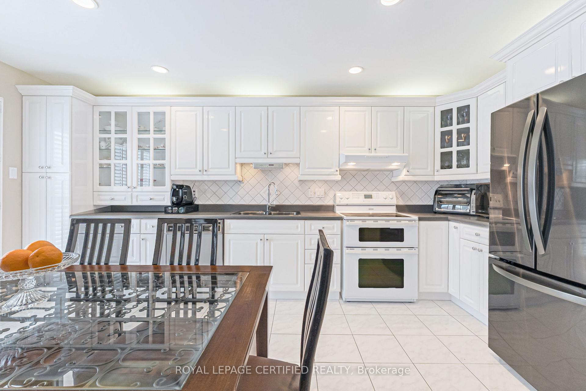 Photo 11 of 116 Malta Avenue, Brampton, Fletcher's Creek South — HOMEH