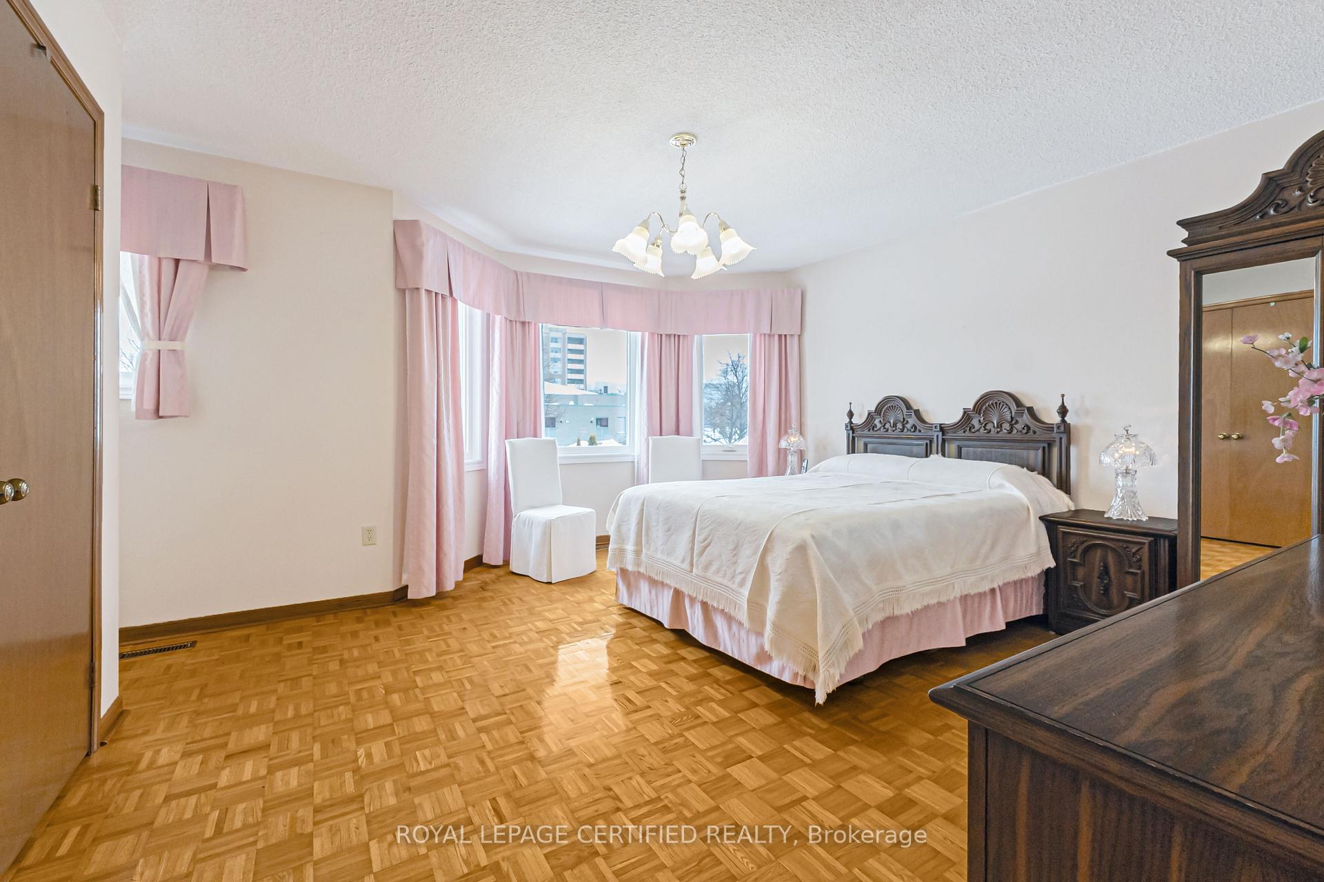 Photo 17 of 116 Malta Avenue, Brampton, Fletcher's Creek South — HOMEH