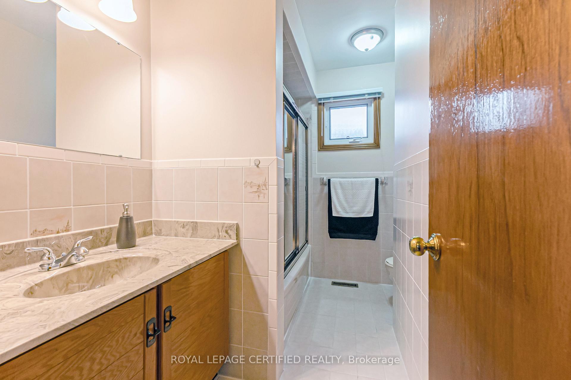 Photo 21 of 116 Malta Avenue, Brampton, Fletcher's Creek South — HOMEH
