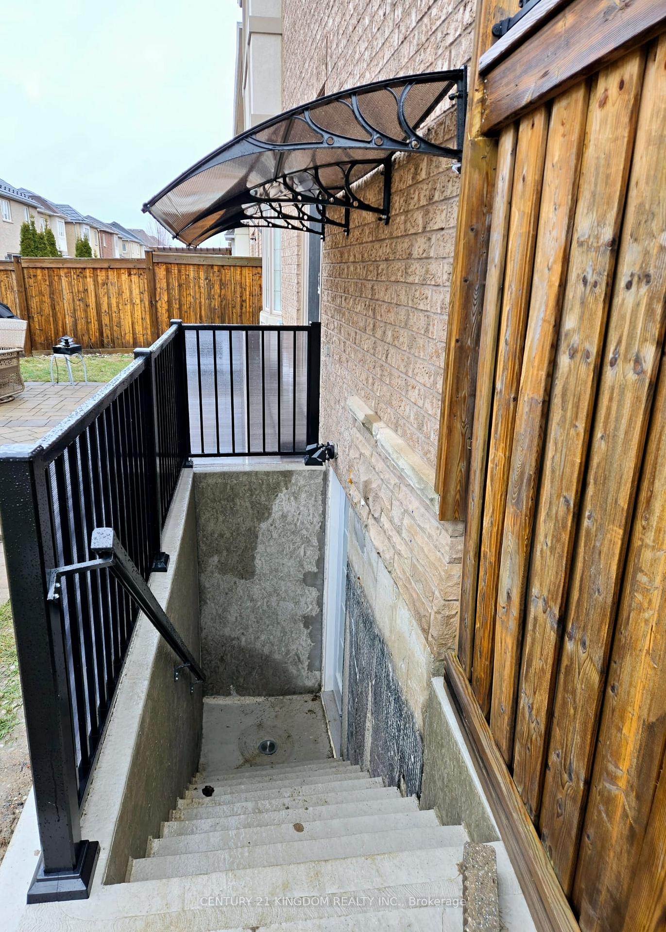 Photo 3 of Unit Bsmt, 4215 Fuller Crescent, Burlington, Alton — HOMEH