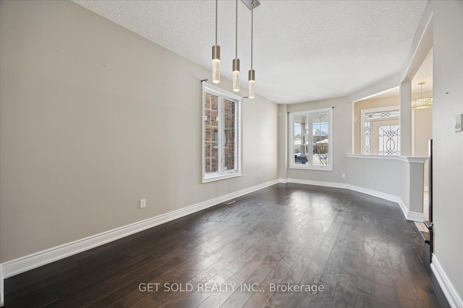 Photo 7 of 35 Marta Crescent, Barrie, Ardagh — HOMEH
