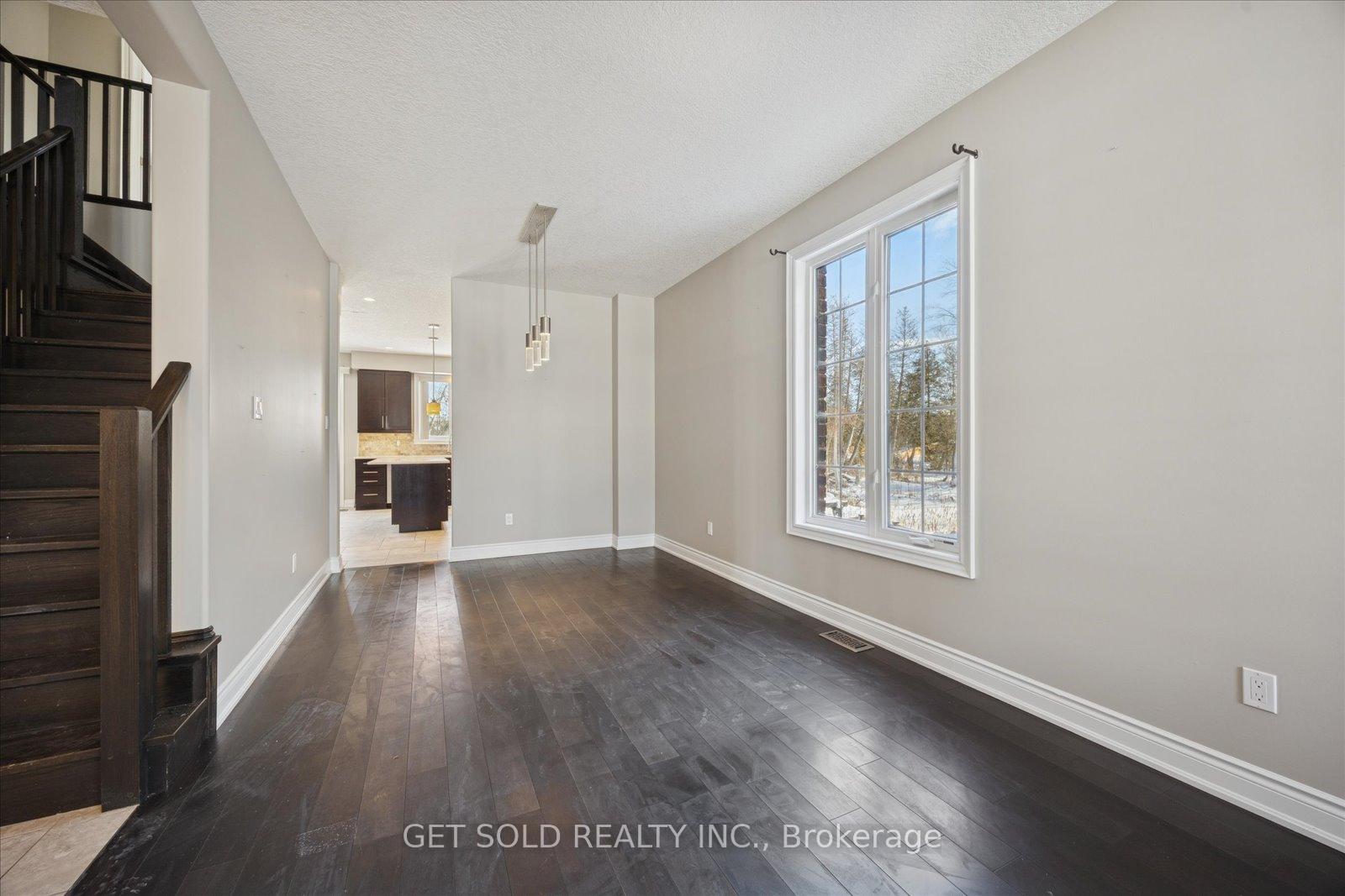 Photo 8 of 35 Marta Crescent, Barrie, Ardagh — HOMEH