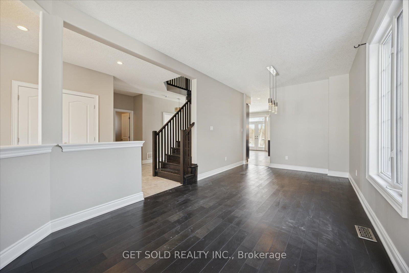 Photo 10 of 35 Marta Crescent, Barrie, Ardagh — HOMEH