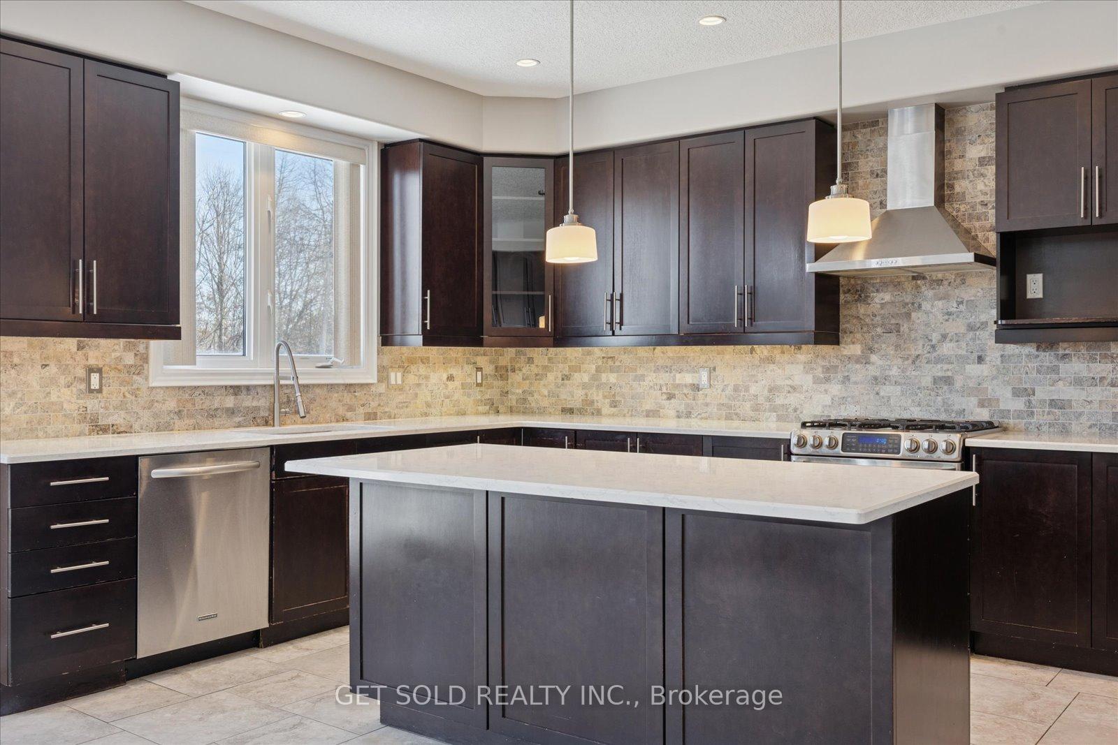 Photo 13 of 35 Marta Crescent, Barrie, Ardagh — HOMEH
