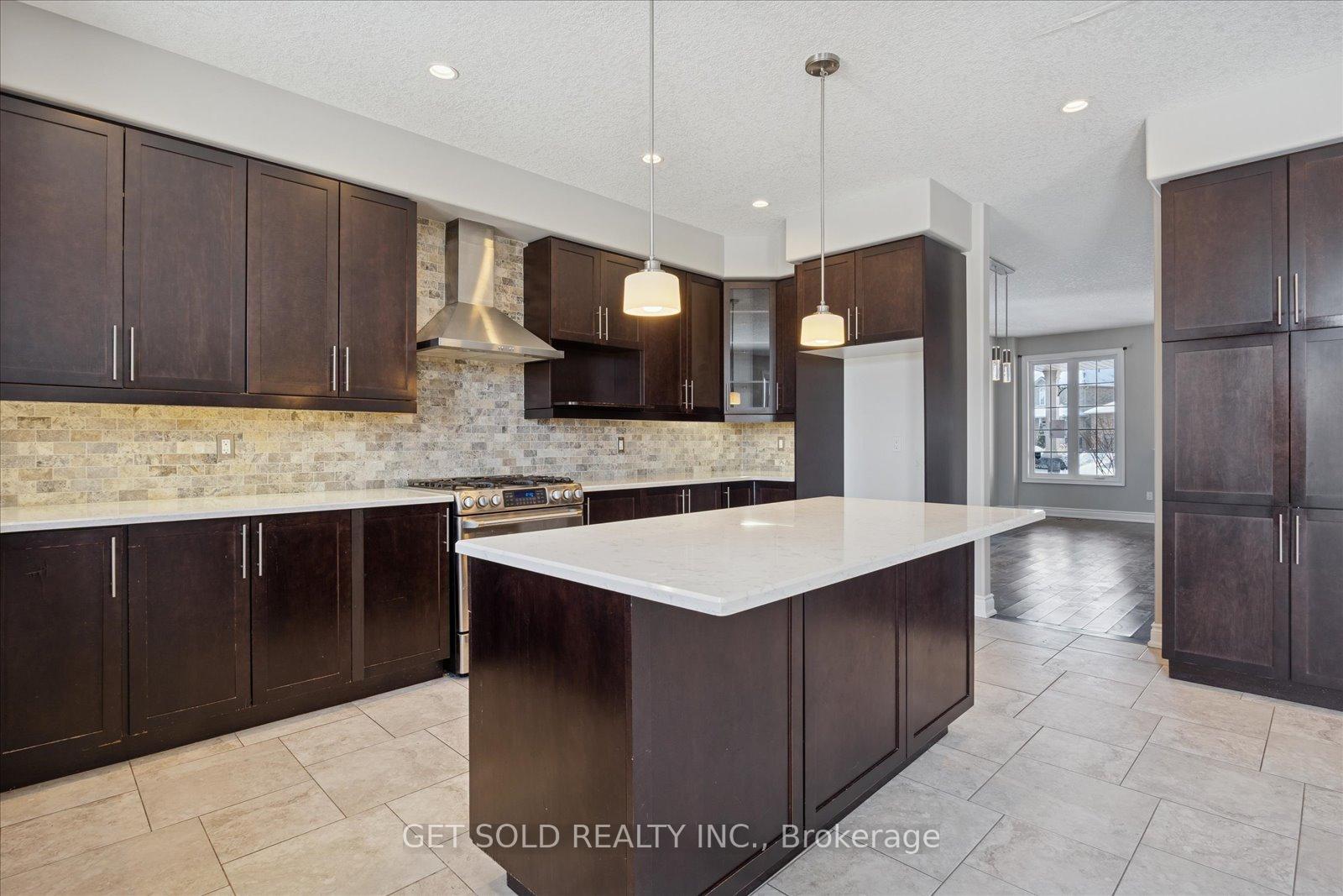 Photo 15 of 35 Marta Crescent, Barrie, Ardagh — HOMEH