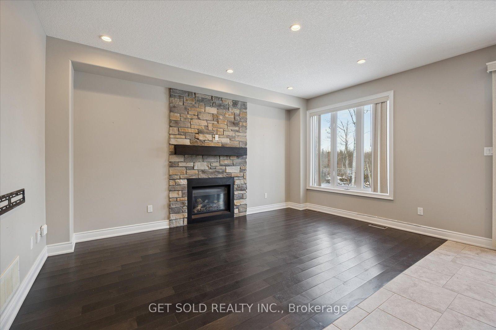 Photo 16 of 35 Marta Crescent, Barrie, Ardagh — HOMEH