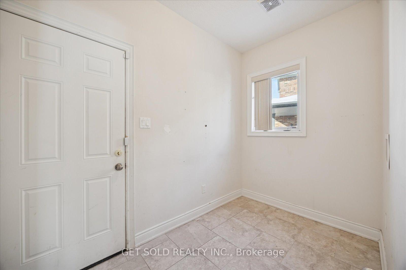 Photo 19 of 35 Marta Crescent, Barrie, Ardagh — HOMEH