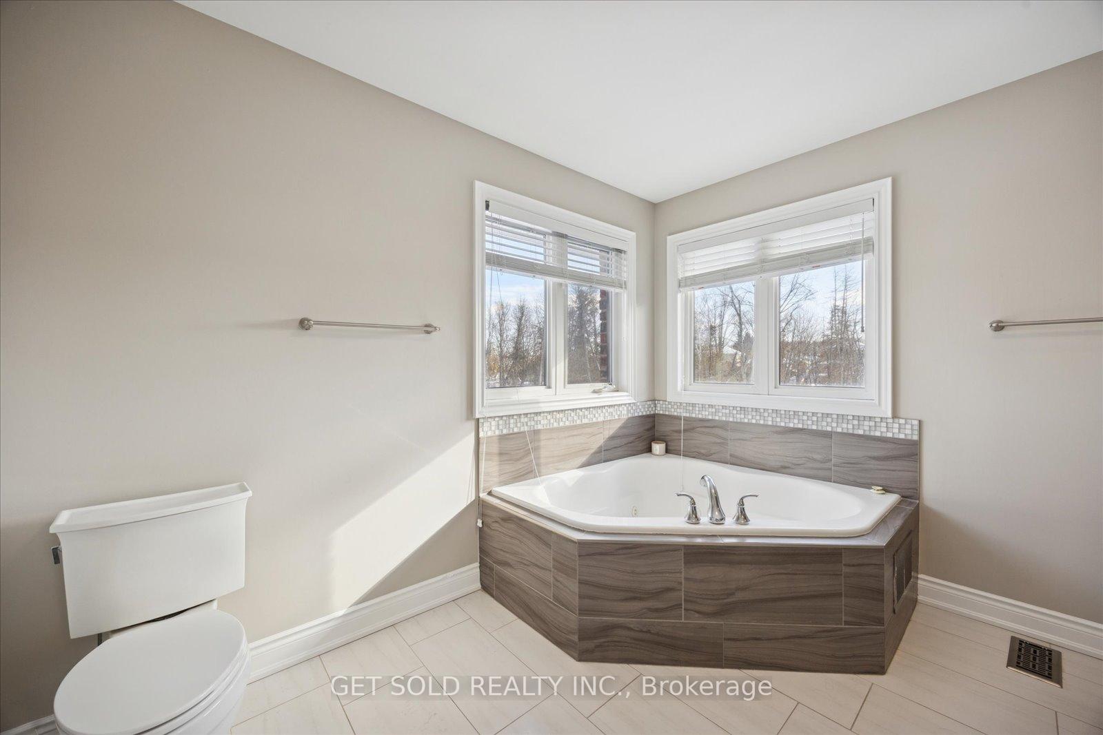 Photo 25 of 35 Marta Crescent, Barrie, Ardagh — HOMEH
