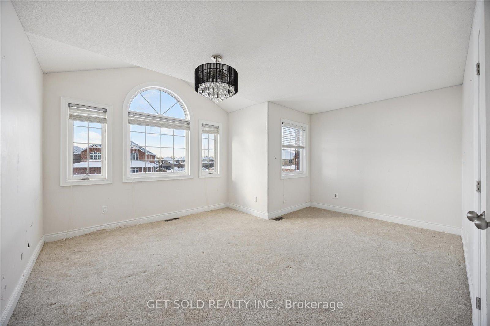 Photo 30 of 35 Marta Crescent, Barrie, Ardagh — HOMEH