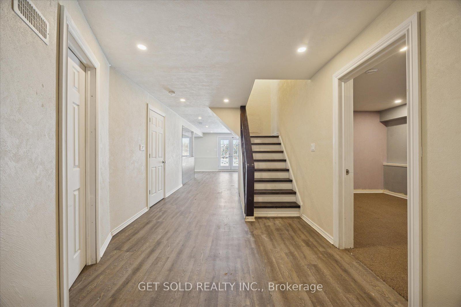 Photo 34 of 35 Marta Crescent, Barrie, Ardagh — HOMEH