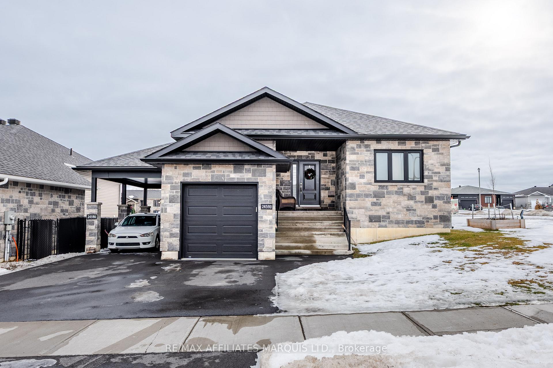 Photo 1 of 2459 Watson Crescent, Cornwall — HOMEH