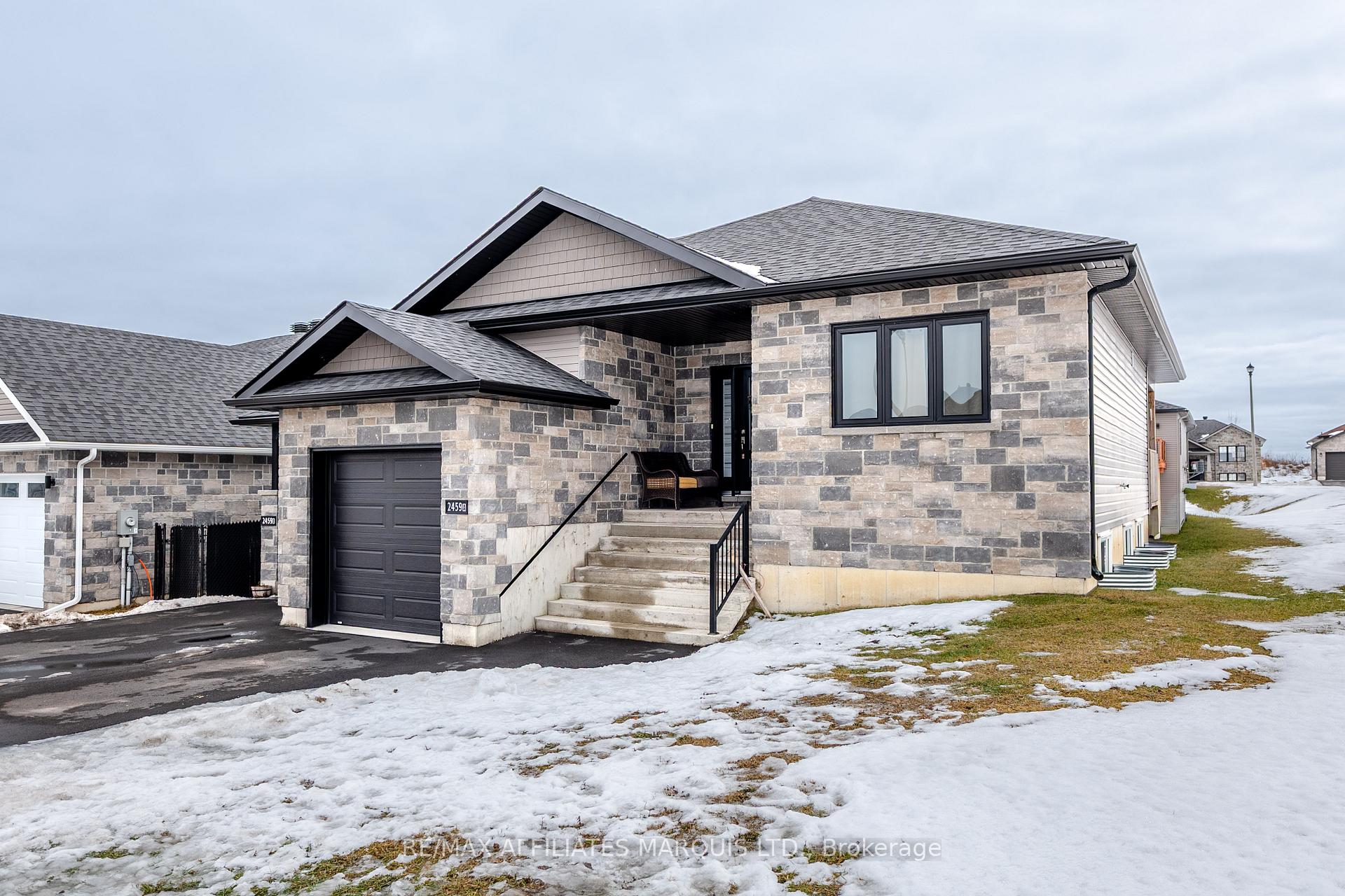 Photo 2 of 2459 Watson Crescent, Cornwall — HOMEH