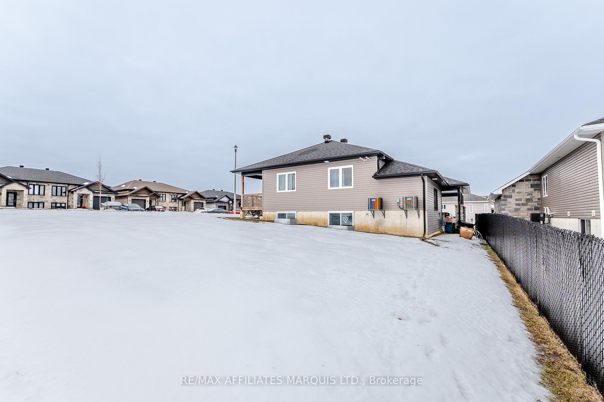 Photo 6 of 2459 Watson Crescent, Cornwall — HOMEH