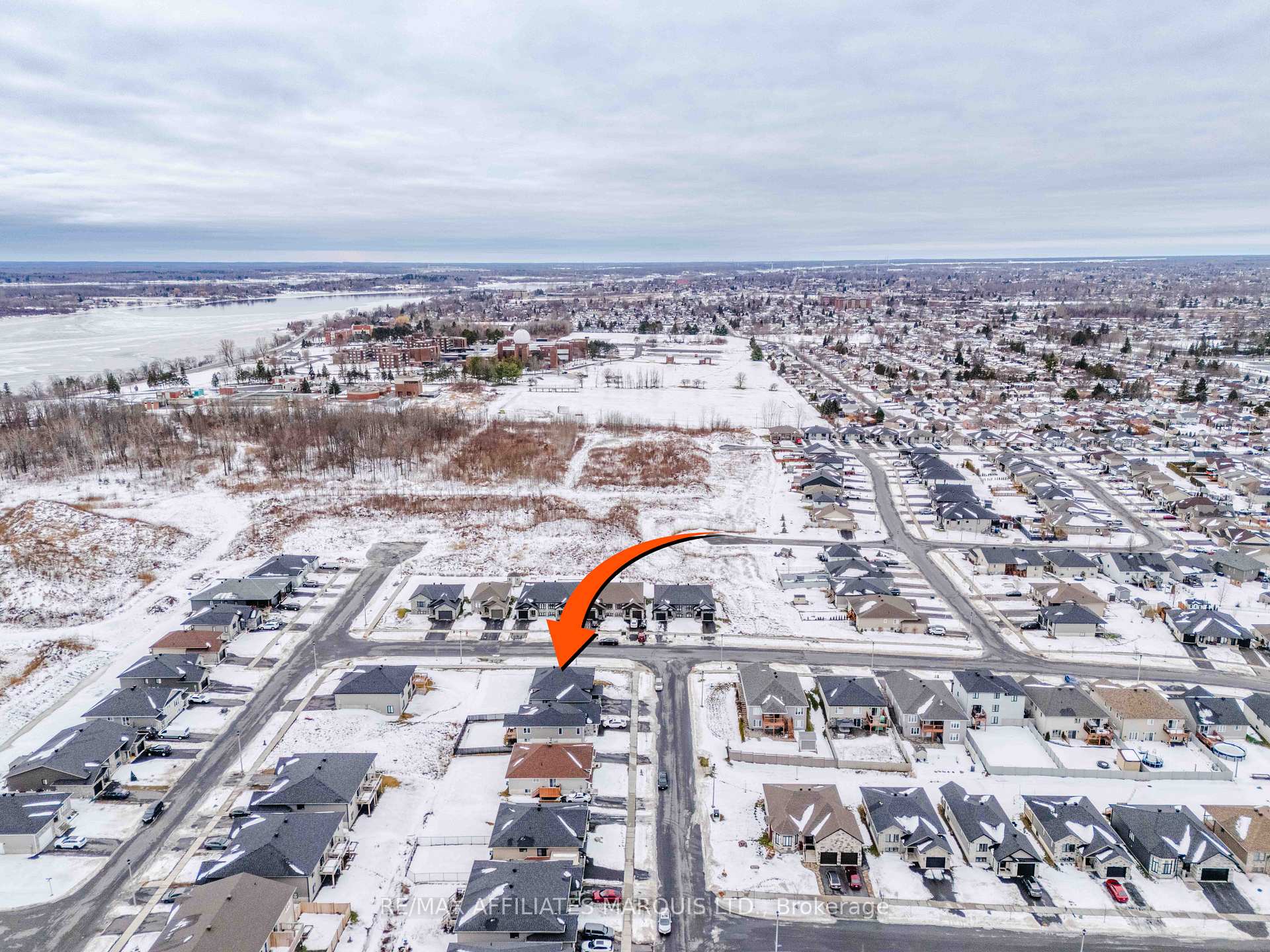 Photo 10 of 2459 Watson Crescent, Cornwall — HOMEH