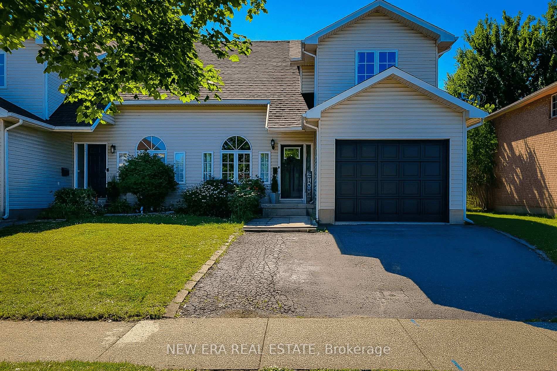 Photo 2 of 4532 Garden Gate Terrace, Lincoln, Beamsville — HOMEH