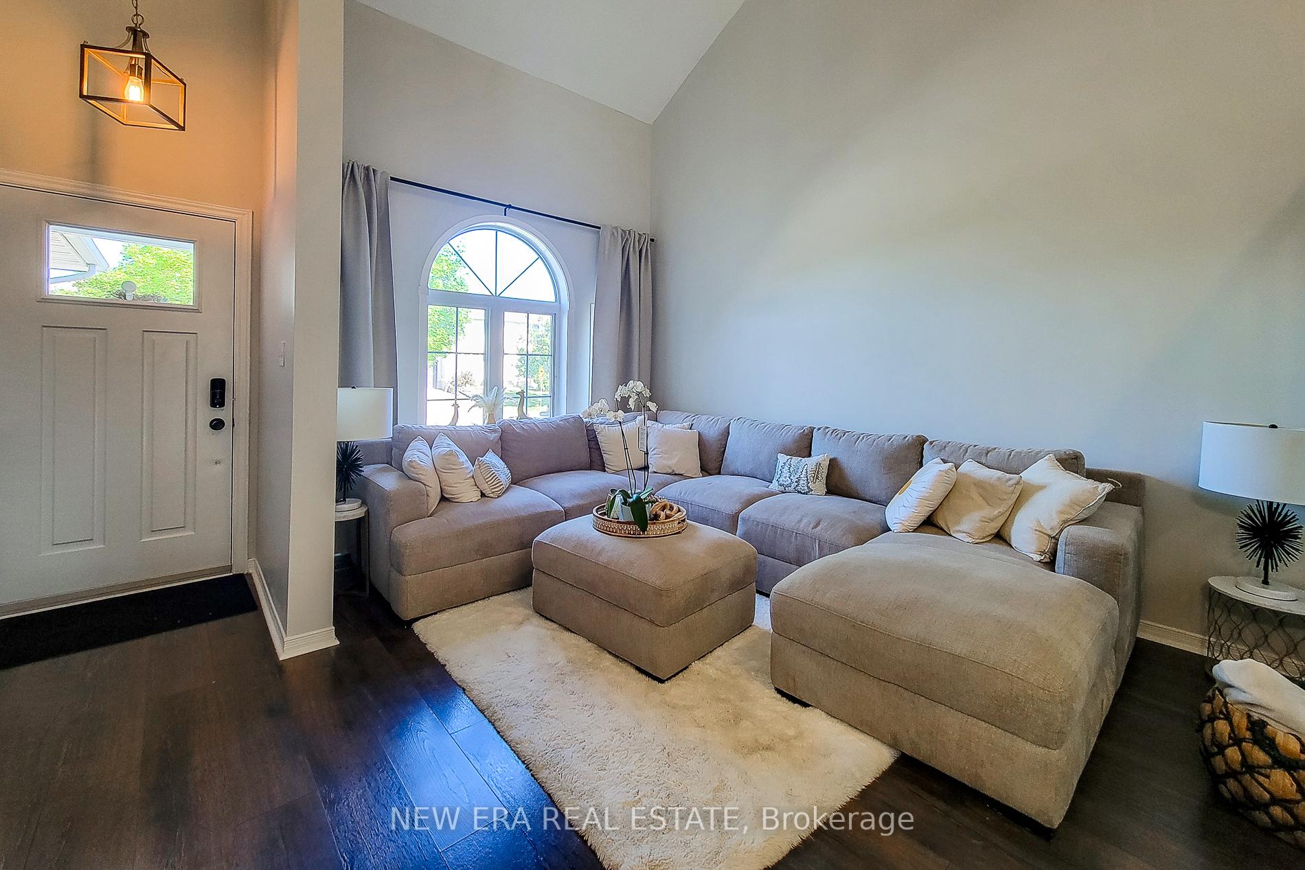 Photo 12 of 4532 Garden Gate Terrace, Lincoln, Beamsville — HOMEH