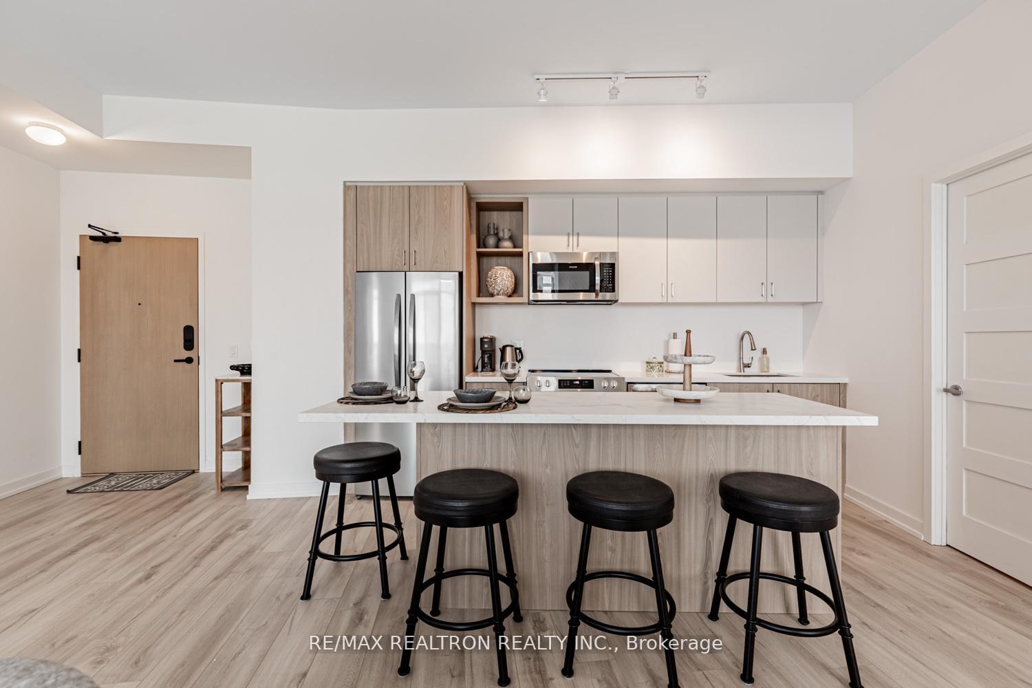 Photo 3 of Unit 620, 333 Sunseeker Avenue, Innisfil, Rural Innisfil — HOMEH