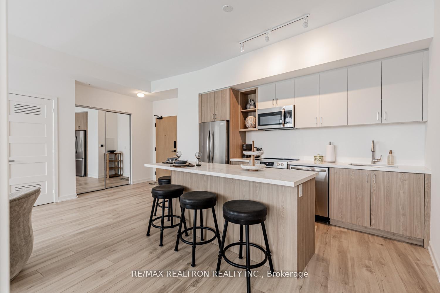 Photo 5 of Unit 620, 333 Sunseeker Avenue, Innisfil, Rural Innisfil — HOMEH