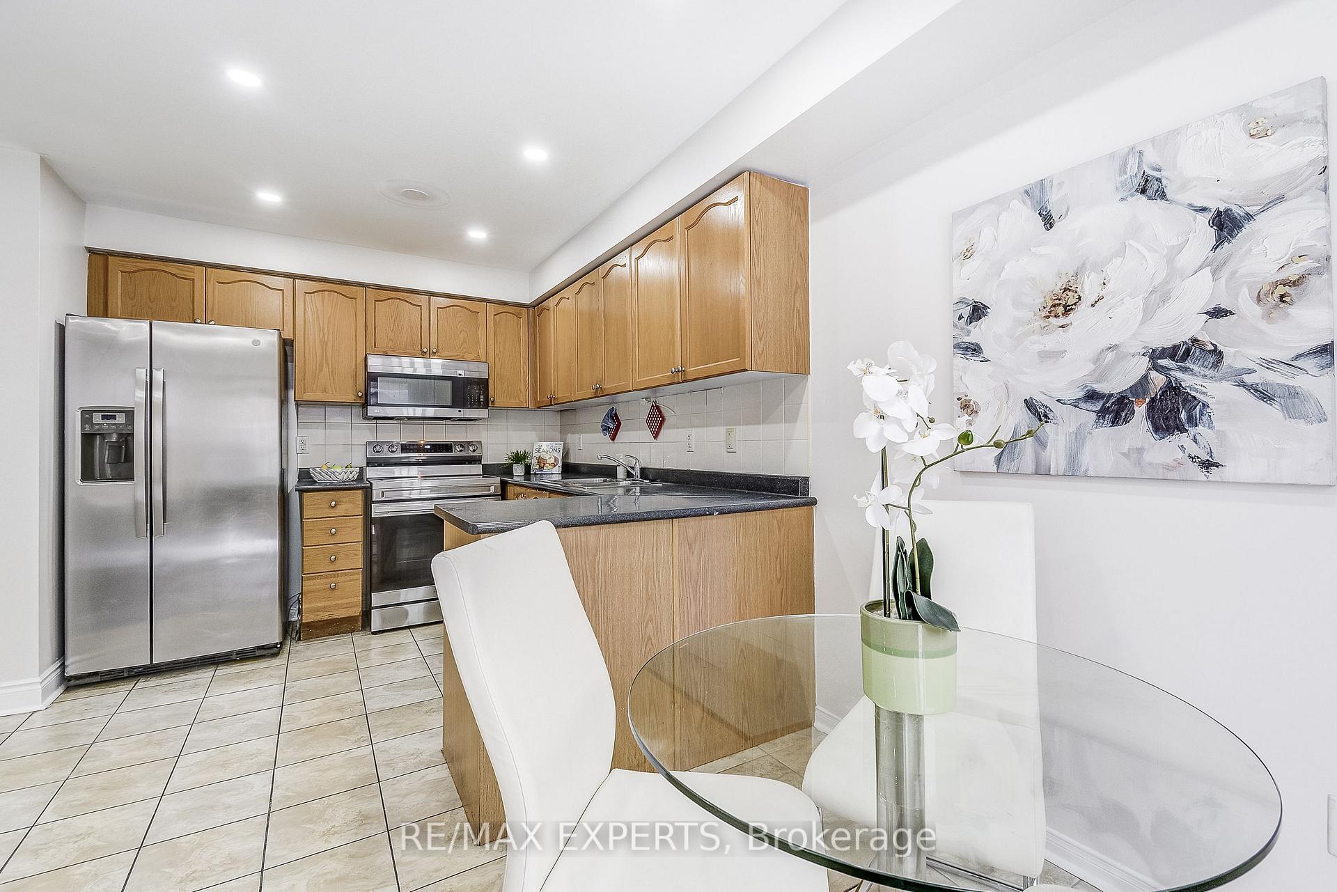 Photo 10 of 127 Worthington Avenue, Brampton, Fletcher's Meadow — HOMEH